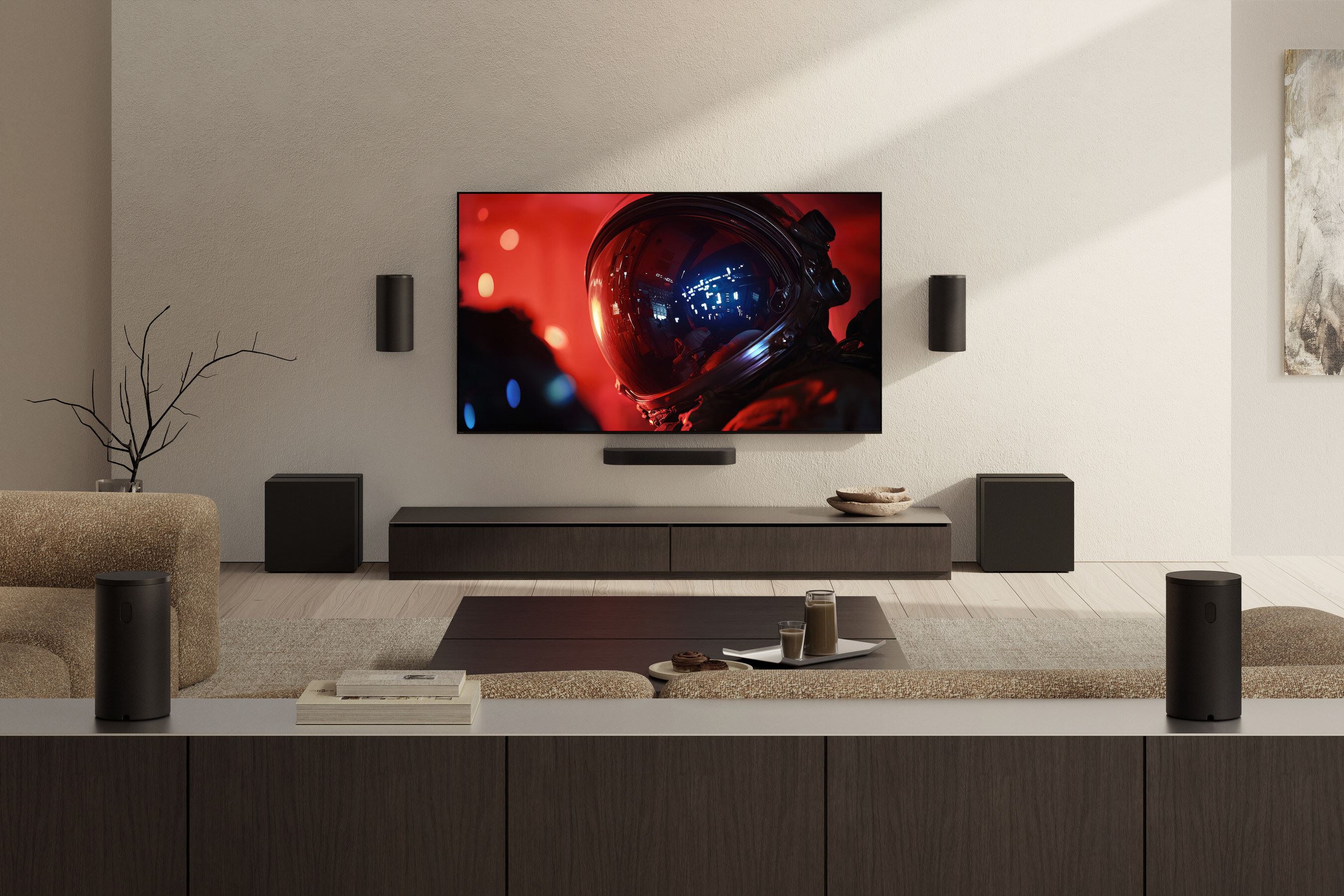 Sony BRAVIA 9 II a BRAVIA 7 II s True RGB podsvieten�m prin�aj� vy��� jas, lep�ie farby a menej blooming